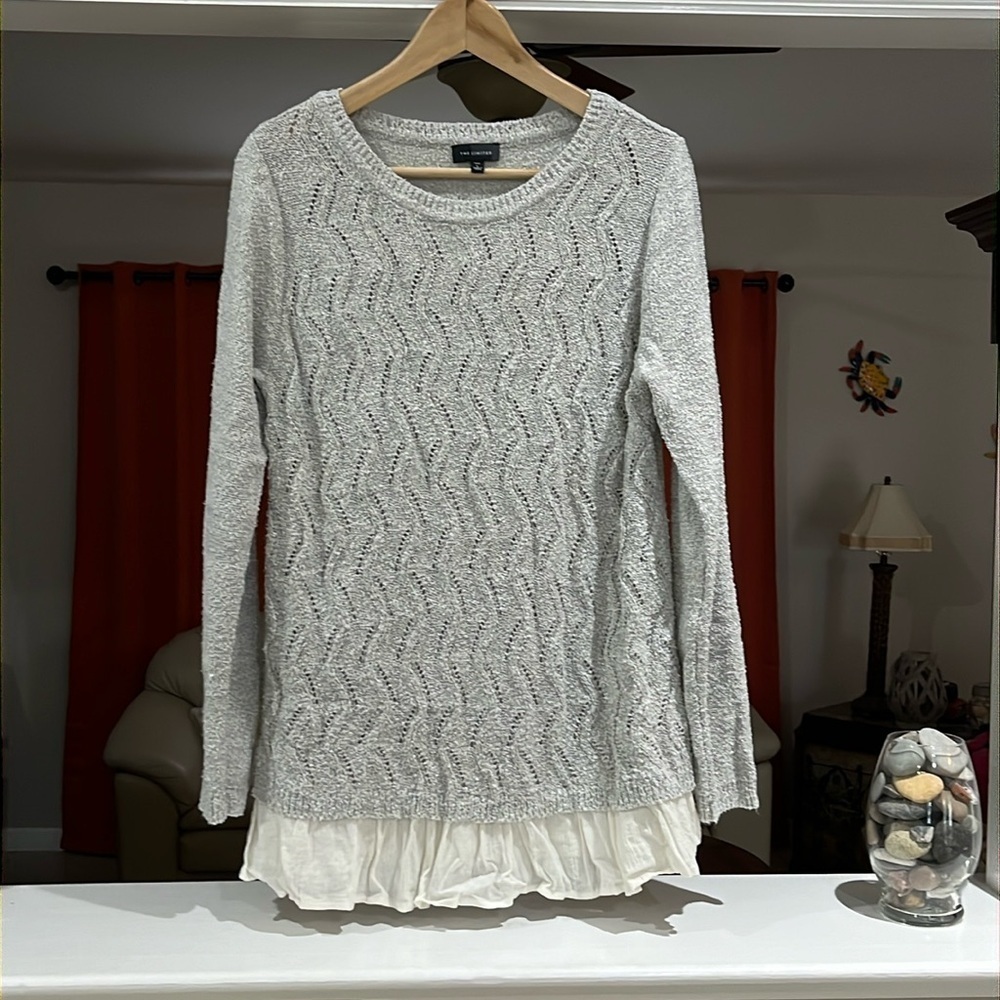 The Limited Women’s Long Sleeve Scoop Neck Lace Hem Sweater Size L Gray